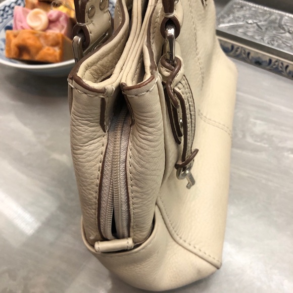 Fossil Purse handbagSoft Creamy Leather Shoulder bag includes strap,  3+pockets - Picture 5 of 17
